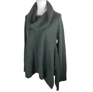 Elegant Green Women's Sweater